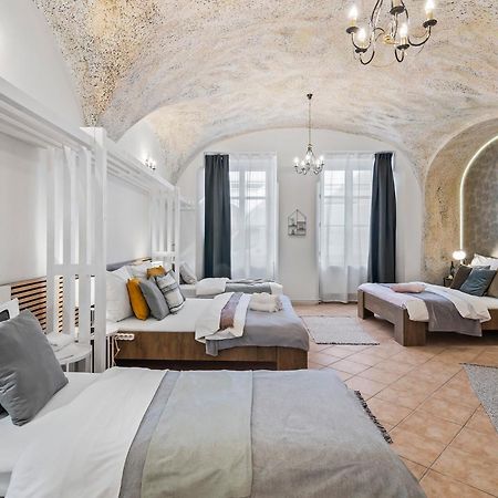 Charles Bridge Historical Apts By Michal&Friends 프라하 외부 사진