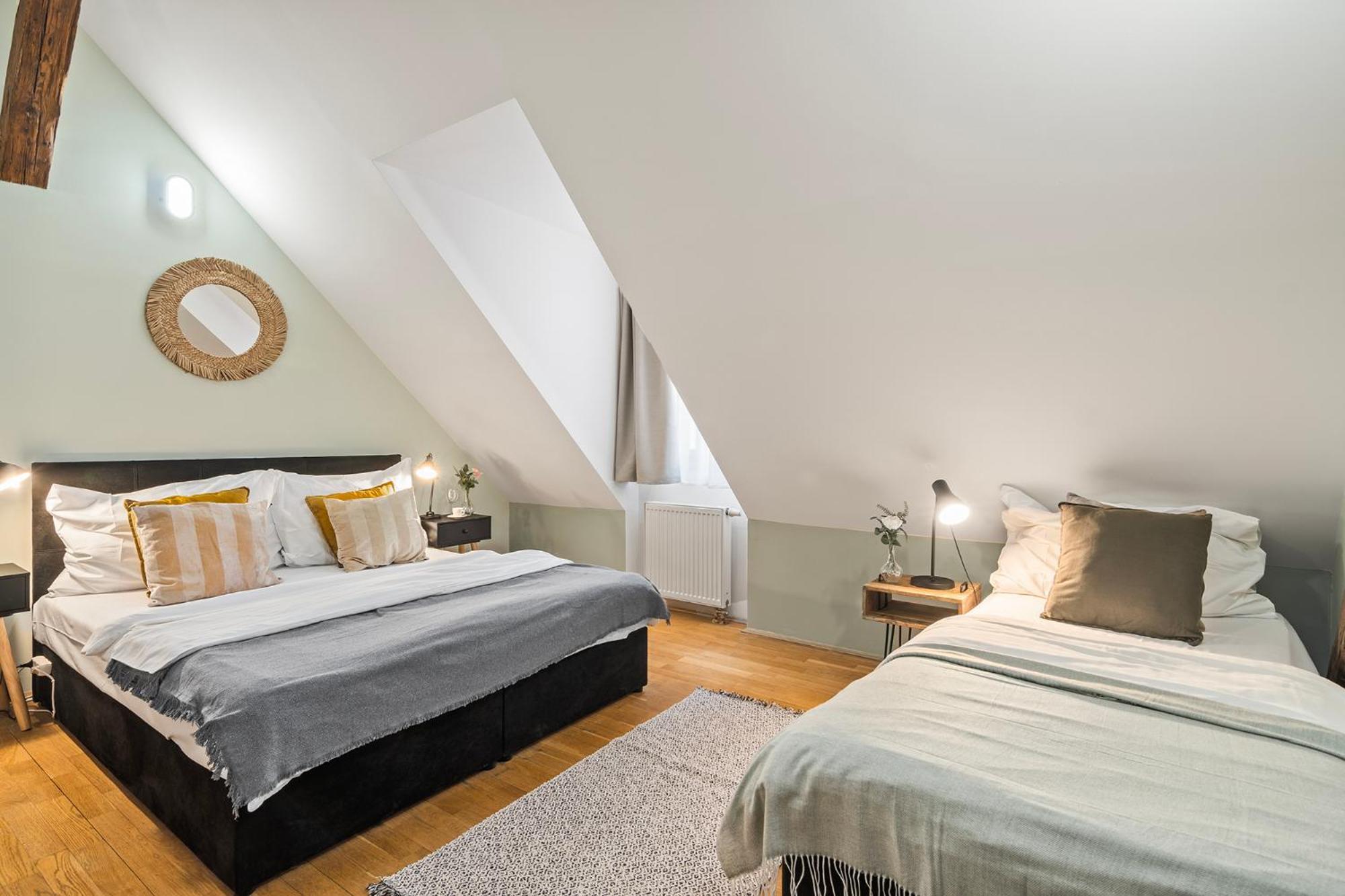 Charles Bridge Historical Apts By Michal&Friends 프라하 외부 사진